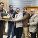 डीएम को उत्कृष्ट सेवा कार्यों के लिए जर्नलिस्ट यूनियन ने किया सम्मानित